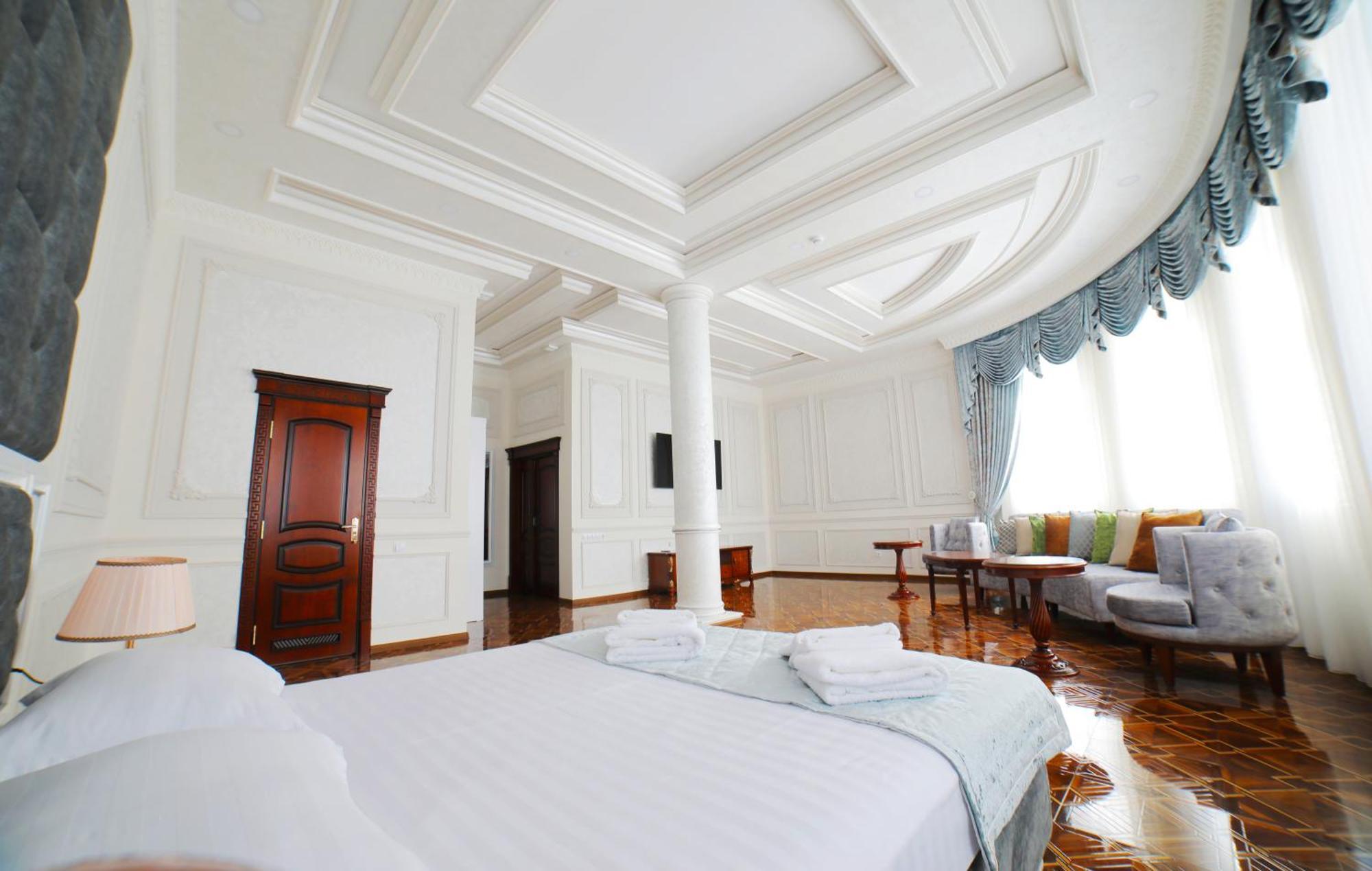 Bravolyuks Hotel Urgench Eksteriør bilde