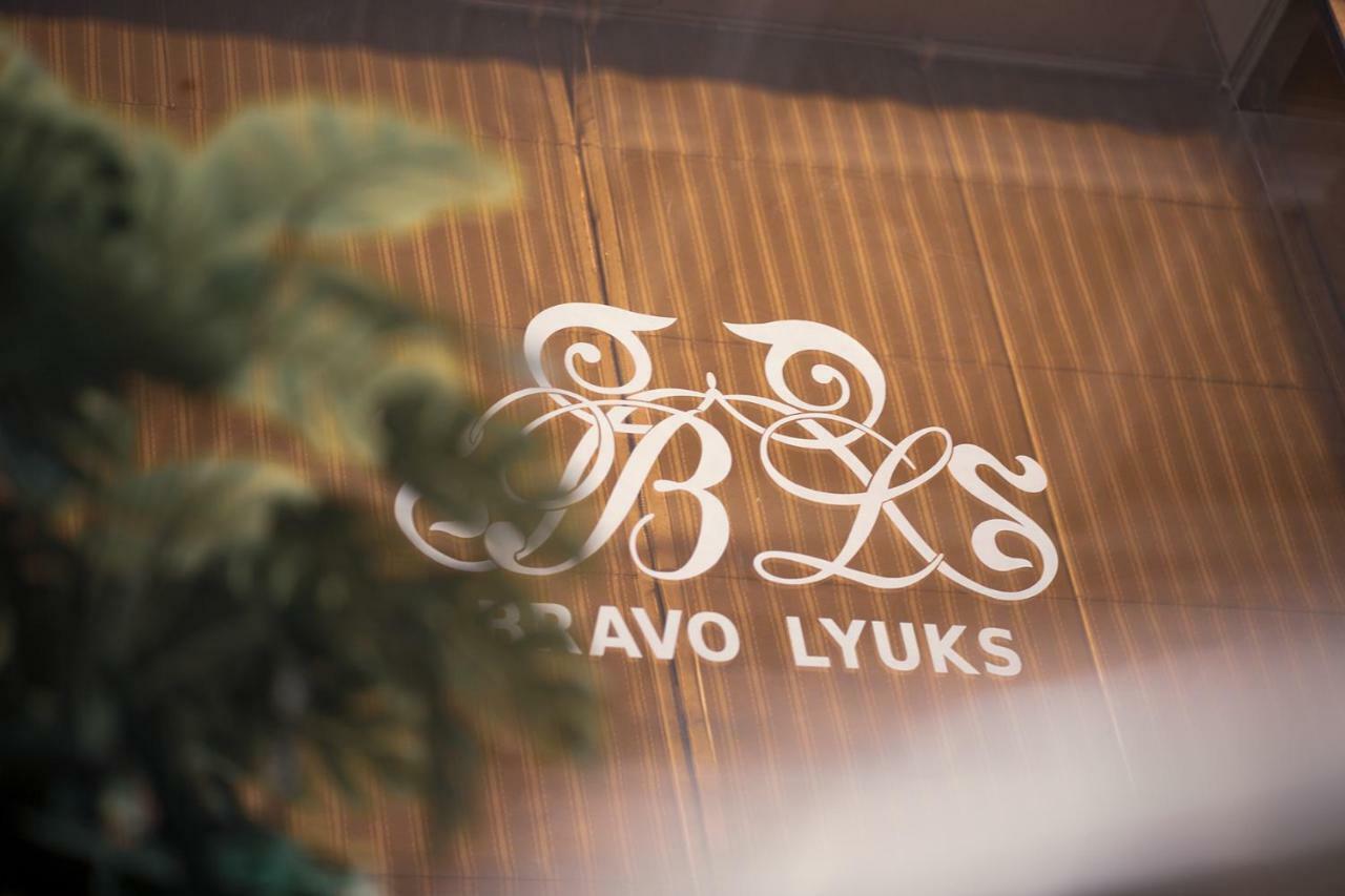 Bravolyuks Hotel Urgench Eksteriør bilde